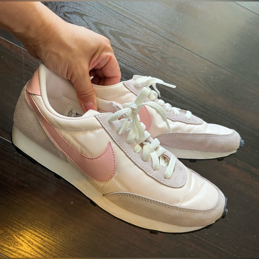 Nike pink shoes